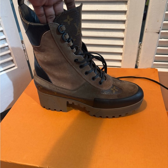 “Authentic Louis Vuitton Combat Boots – Size 38 & half - Picture 3 of 16